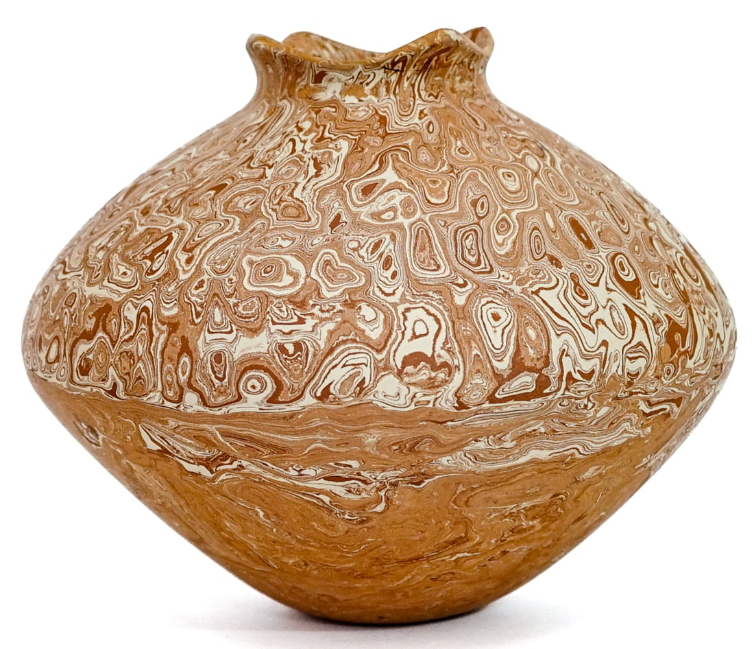 Hilario Quezada SIGNED Pottery Olla Vase: Hilario Quezada (Mata Ortiz) pottery vase signed underside. Marbled design. Measures 6.5 in. tall x 7 x 7 in. and 3 in. across rim. No evident cracks, chips or repairs. Measures 6.5 x 7 x 7 in. for sh