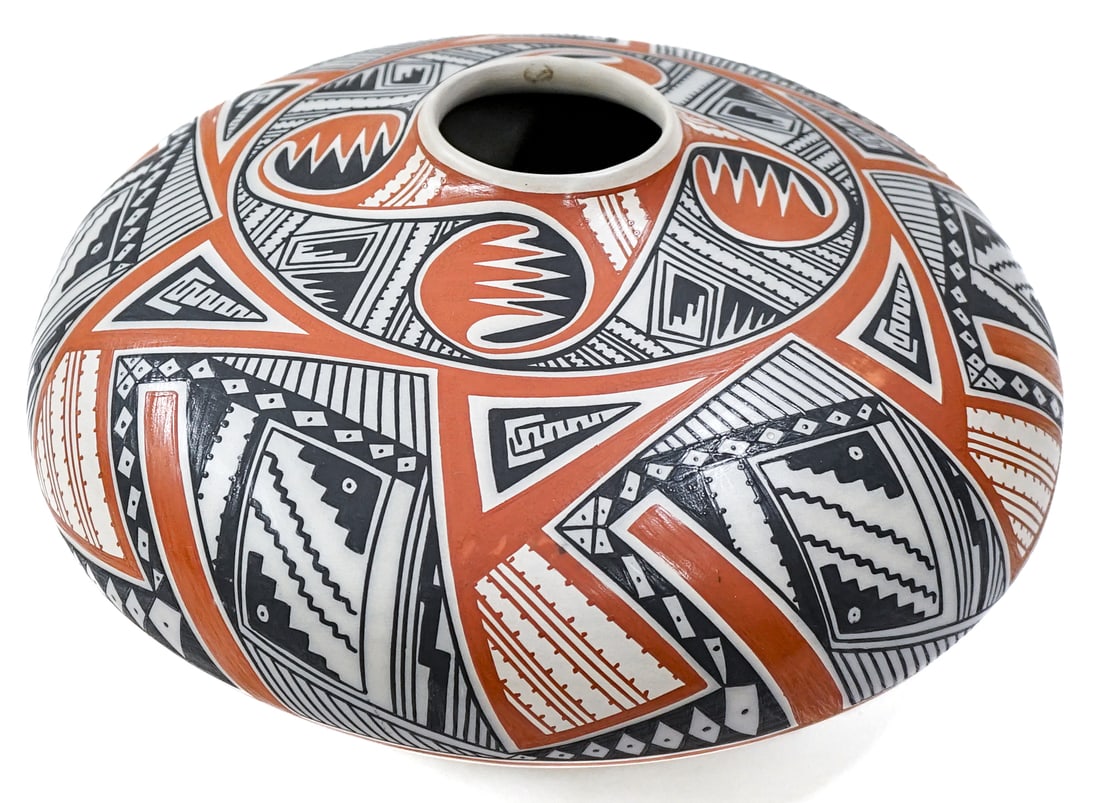 Yolanda Quezada Large Vase (1 of 7)