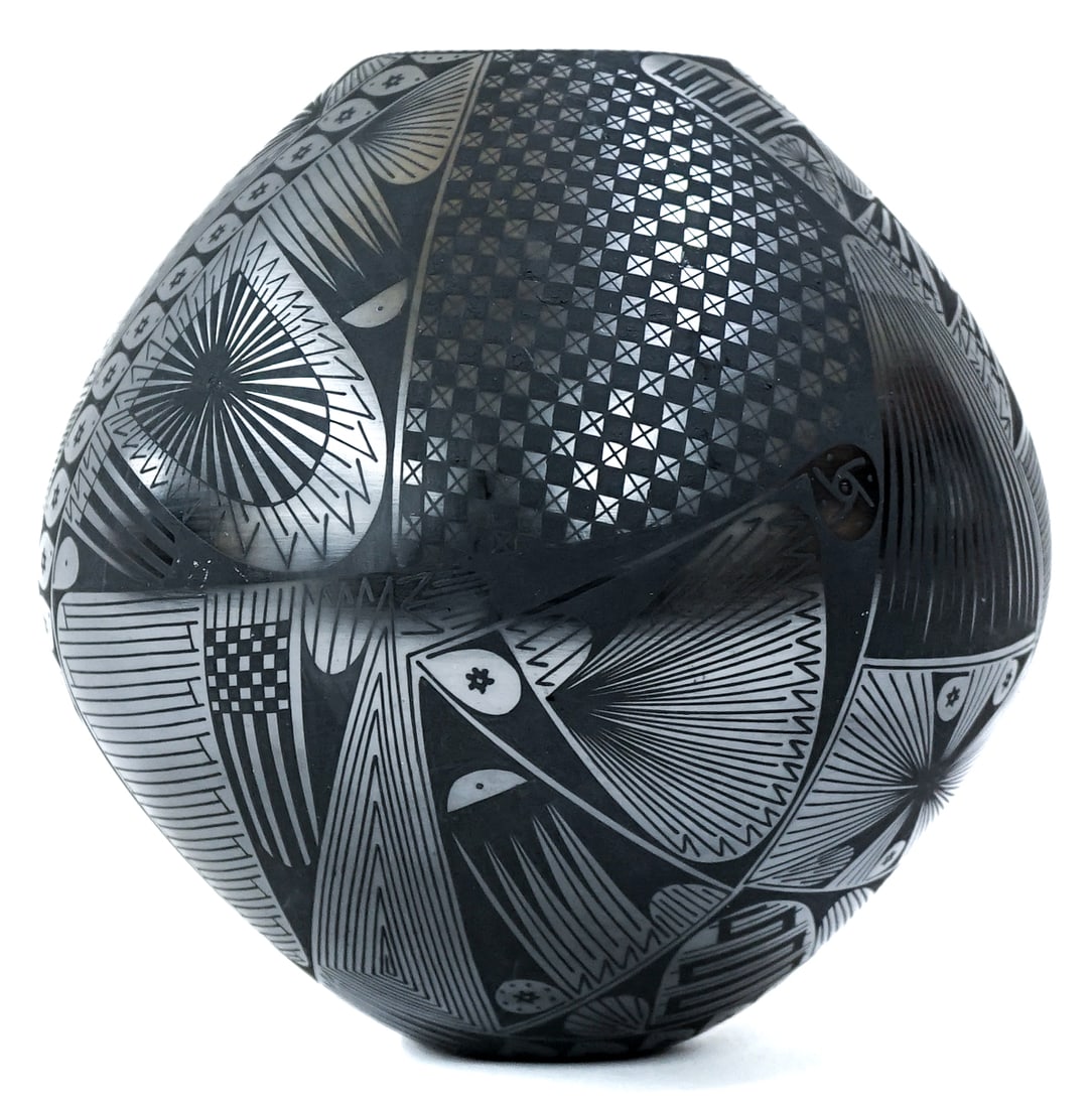 Jaime Quezada Large Mata Ortiz Pot 8.75 Inches (1 of 5)