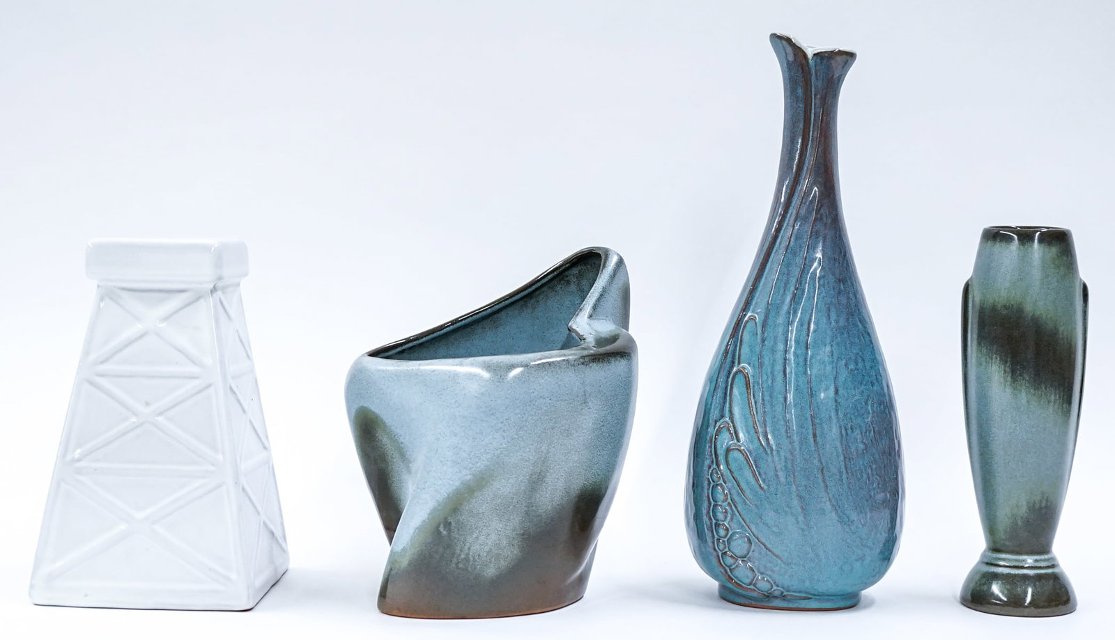 Four Pieces Frankoma Pottery: Includes No. 199, 6, V-2 and 43. They measure 8-12.75 inches tall. No damage or repairs. For shipping purposes measures 13 x 12 x 10 inches. The absence of a condition report does not imply that the l