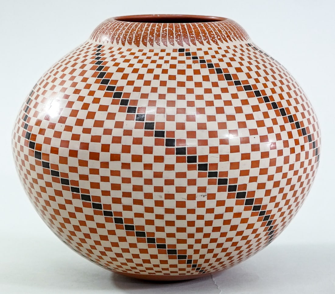 Roberto Banuelos SIGNED Pottery Olla Vase: Roberto Banuelos (Mata Ortiz) checkered polychrome pottery vase measures 7 in. tall x 8 in. wide. No evident cracks, chips or repairs. Measures 7 x 8 x 8 in. for shipping purposes only. The absence of