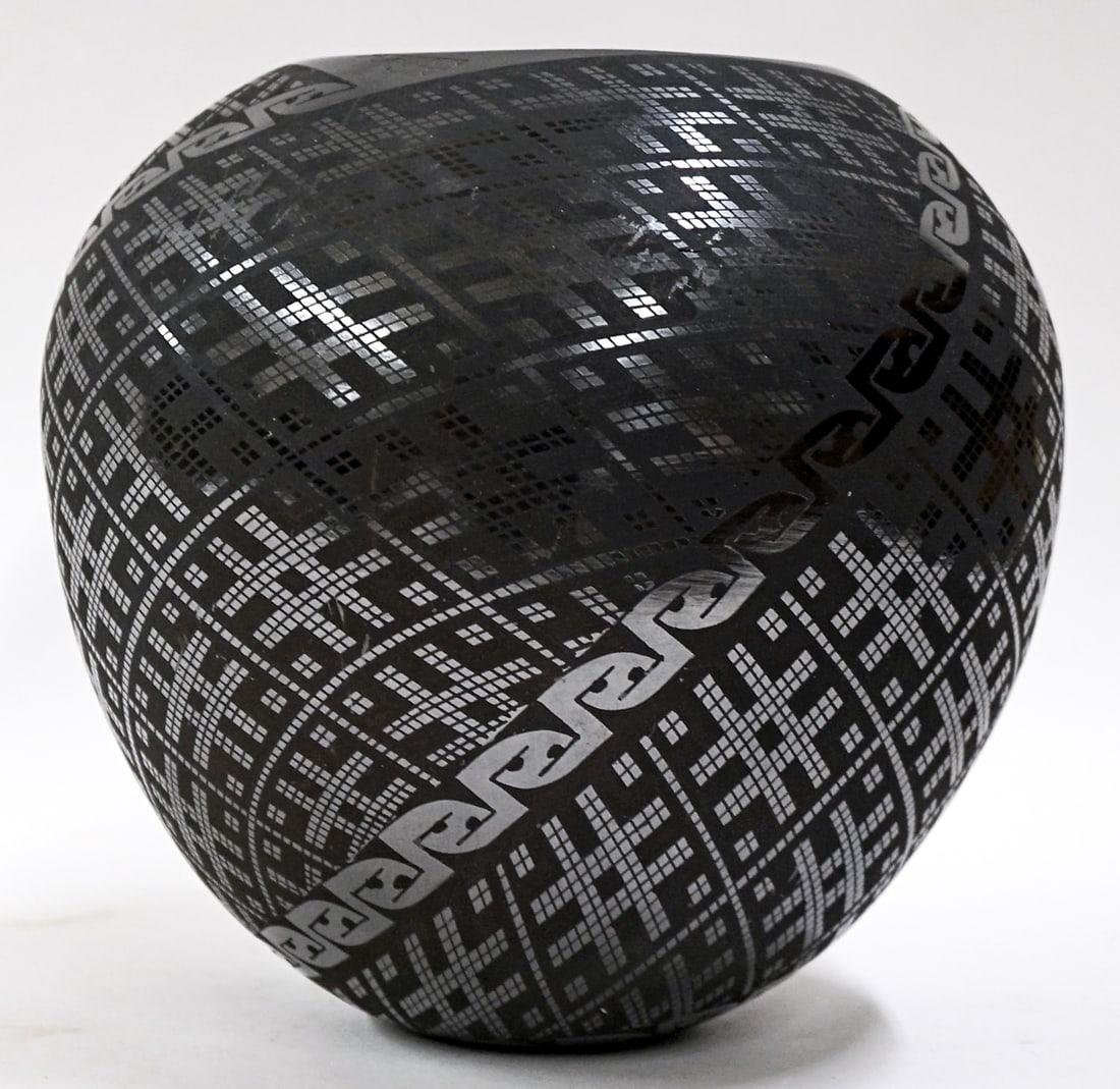 Eli Ortiz. Jr. Mata Ortiz Pot (1 of 6)