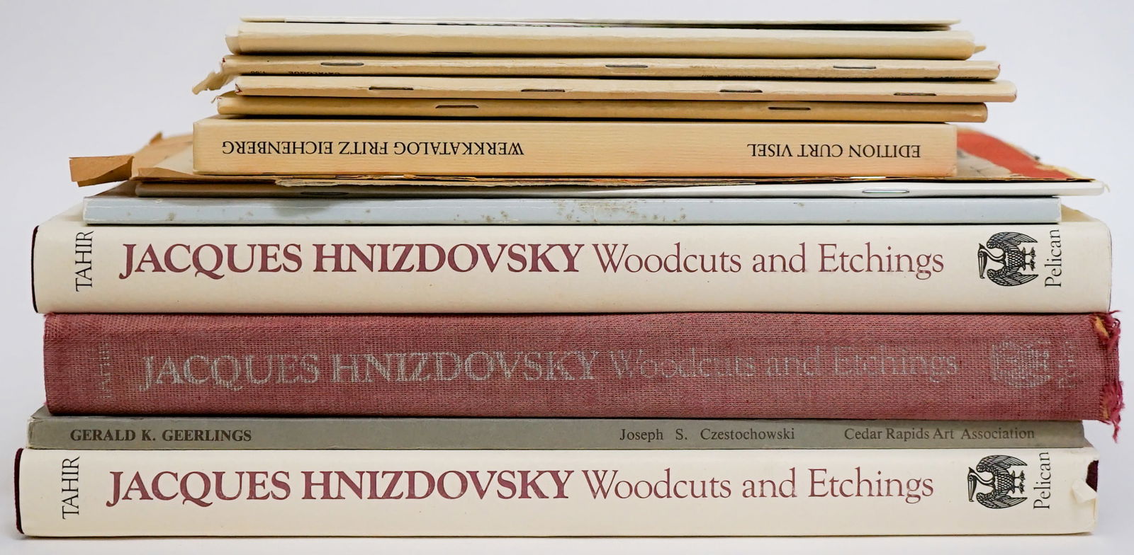 Jacques Hnizdovsky, Irving Amen Art Books & More: Jacques Hnizdovsky, Irving Amen Art Books & More. Lot measures 14 x 11 x 7 inches for shipping purposes. The absence of a condition report does not imply that the lot is in perfect condition or