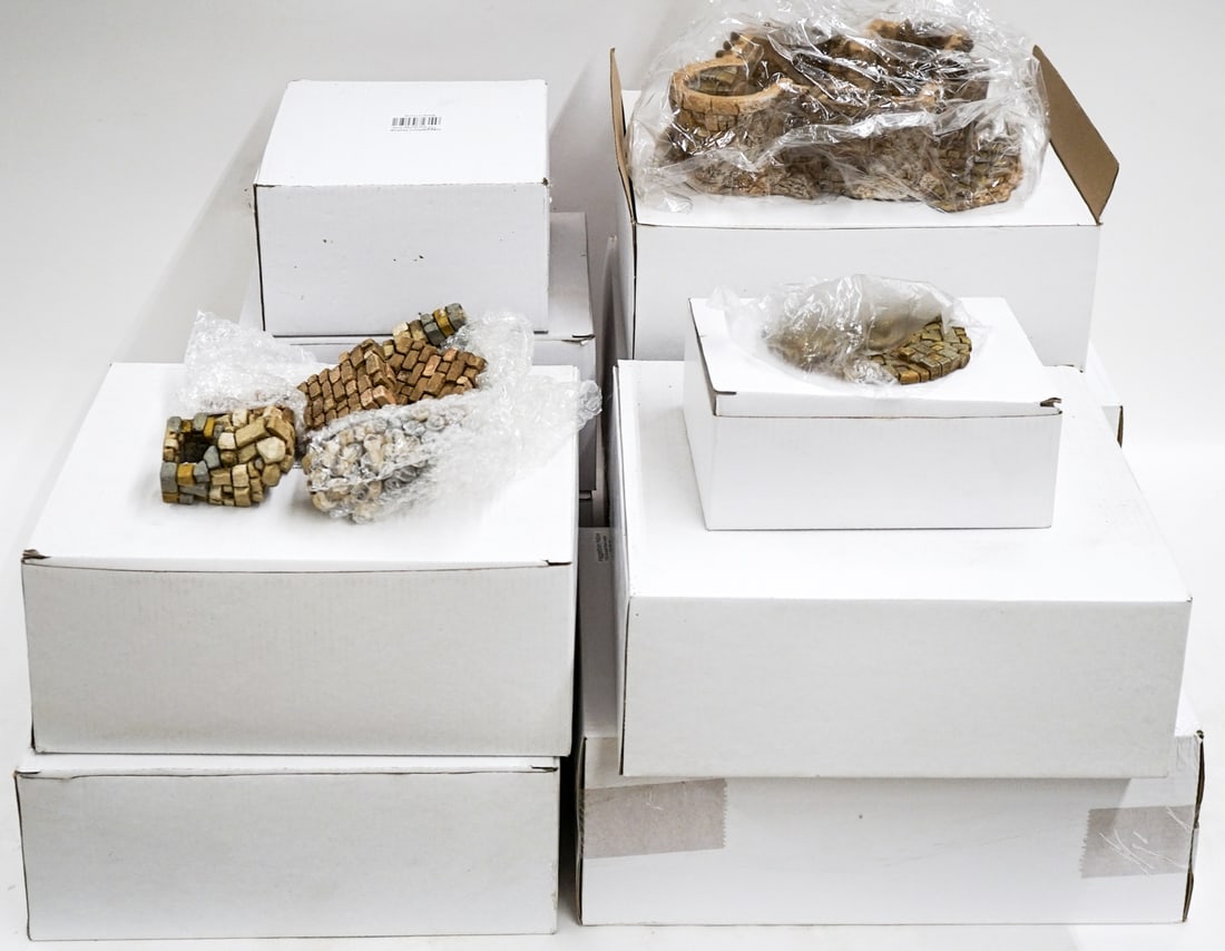 Hagglethorn Hollow Accessories MIB (19): All Mint in Box with the exception of the small walls. Lot measures 16 x 12 x 4 in. for shipping purposes. The absence of a condition report does not imply that the lot is in perfect condition or comp