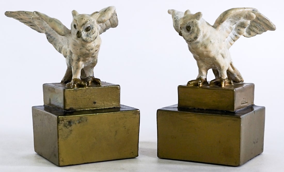 Pompeian Bronze (Pair) Wingspread Owl Bookends: Pompeian Bronze pair with cold painted owl. EACH measures 4.25 x 4 x 2.125 in. Lot measures 4.25 x 4 x 4.5 inches for shipping purposes. The absence of a condition report does not imply that the lot i