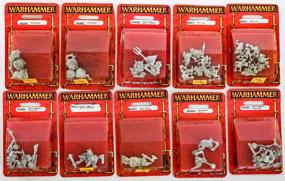 Warhammer Miniatures (10): Lot measures 10 x 8 x 10 in. for shipping purposes. The absence of a condition report does not imply that the lot is in perfect condition or completely free from wear and tear, imperfections, or the c