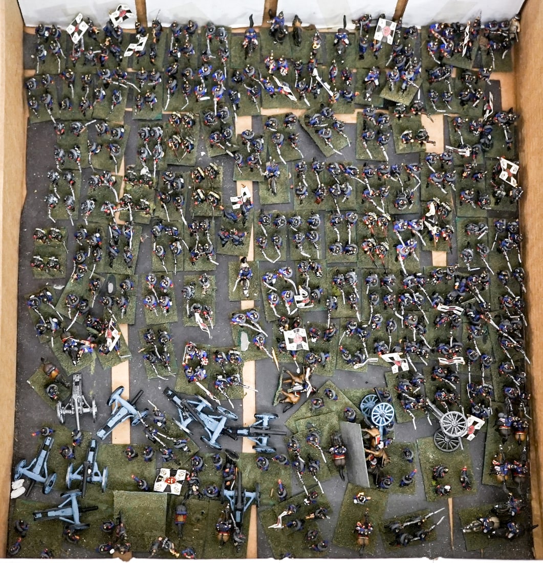 Military Miniatures: Lot measures 16 x 14 x 4 in. for shipping purposes. The absence of a condition report does not imply that the lot is in perfect condition or completely free from wear and tear, imperfections, or the