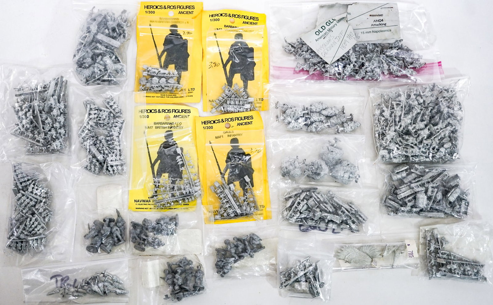 Wargames Miniatures.: Wargames Miniatures. Lot measures 15 x 11 x 3 in. for shipping purposes. The absence of a condition report does not imply that the lot is in perfect condition or completely free from wear and tear, im