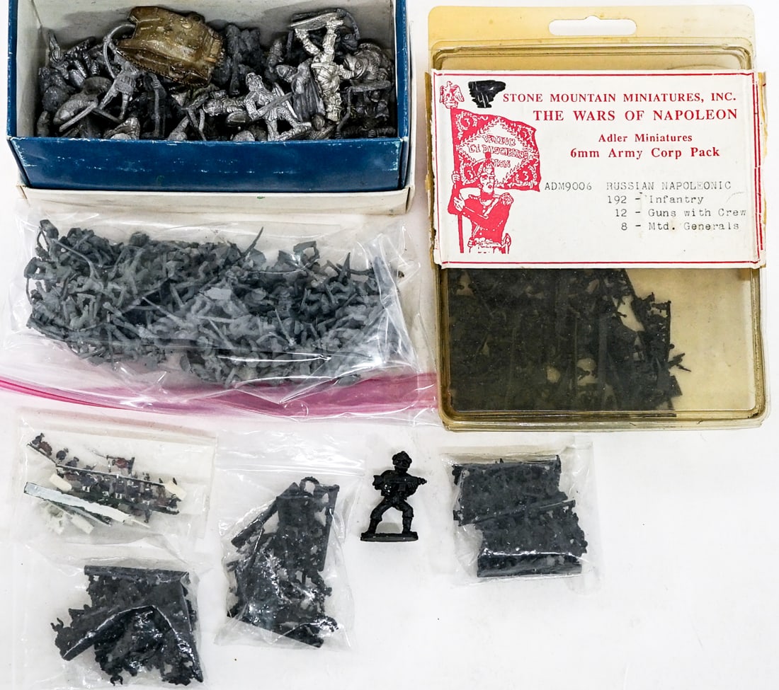 Wargames Miniatures.: Wargames Miniatures. Lot measures 10 x 8 x 8 in. for shipping purposes. The absence of a condition report does not imply that the lot is in perfect condition or completely free from wear and tear, imp