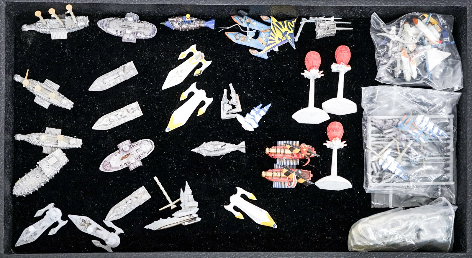 Group of Wargames Miniatures: Lot measures 8 x 10 x 8 in. for shipping purposes. The absence of a condition report does not imply that the lot is in perfect condition or completely free from wear and tear, imperfections, or the co