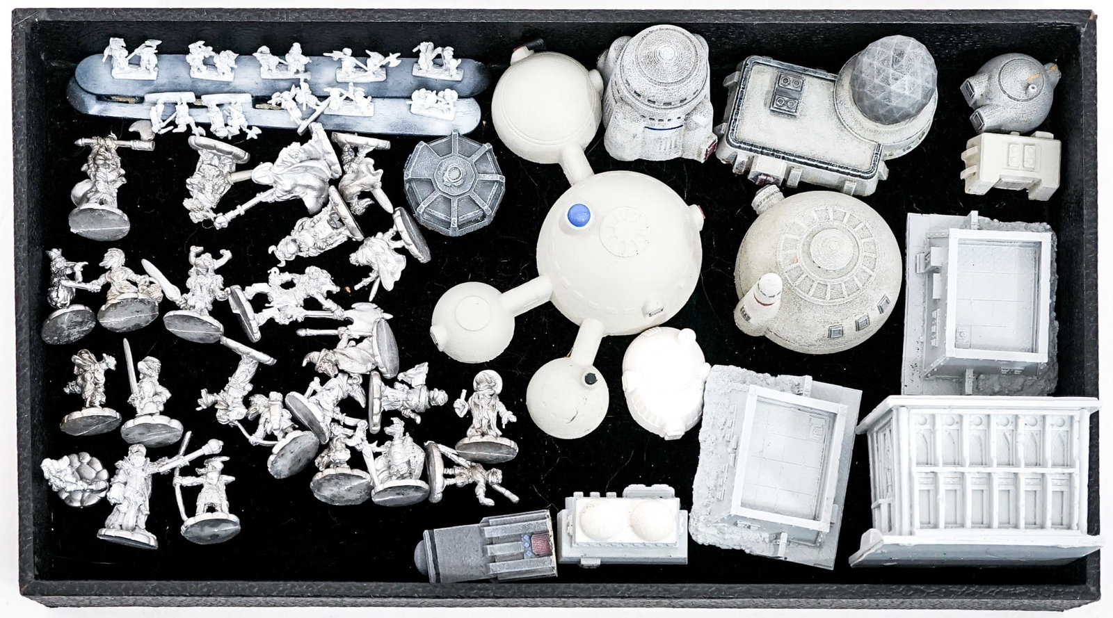 Group of Wargames Miniatures: Lot measures 8 x 10 x 8 in. for shipping purposes. The absence of a condition report does not imply that the lot is in perfect condition or completely free from wear and tear, imperfections, or the co
