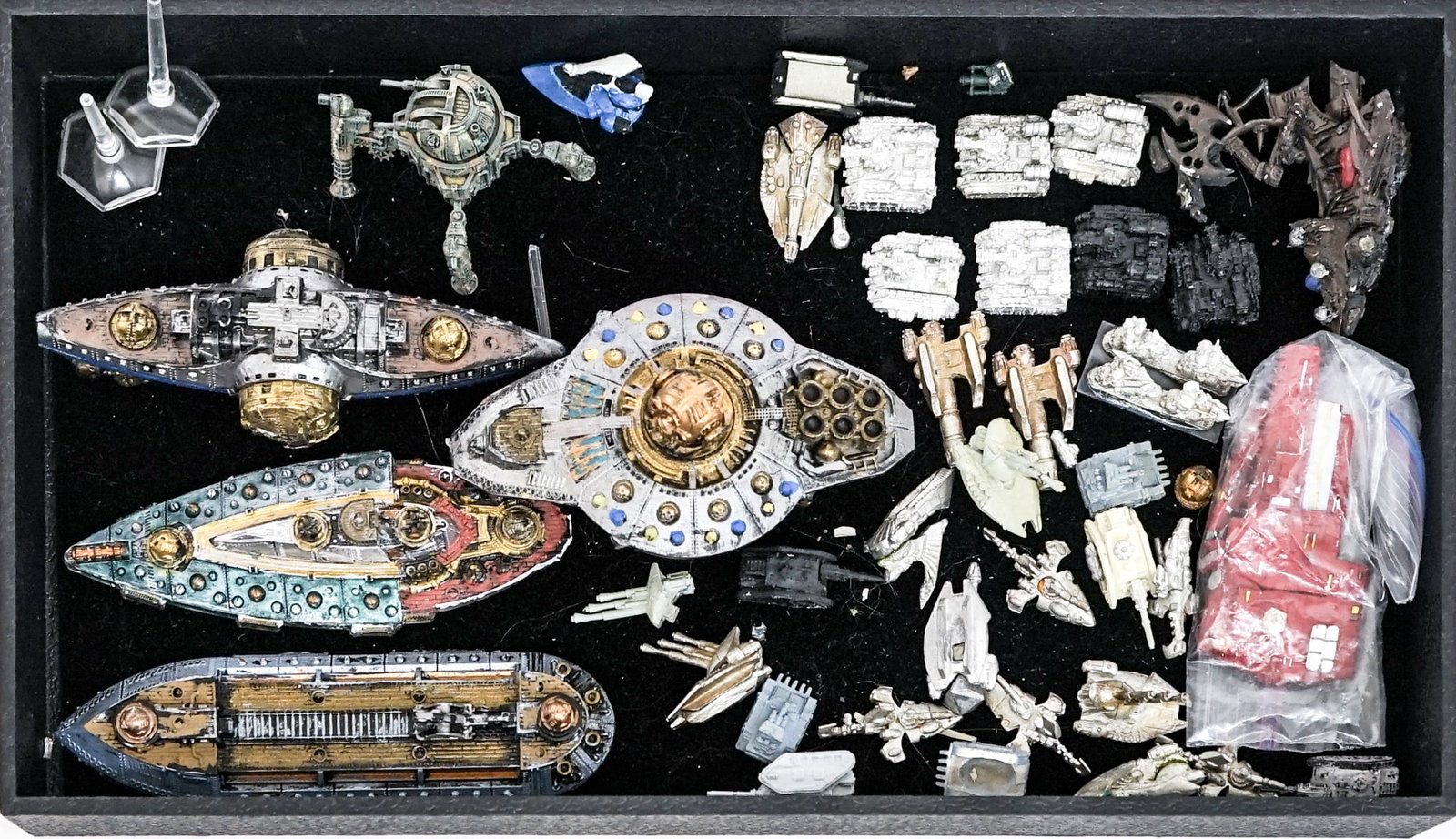 Wargames Miniatures: Lot measures 8 x 10 x 8 in. for shipping purposes. The absence of a condition report does not imply that the lot is in perfect condition or completely free from wear and tear, imperfections, or the co