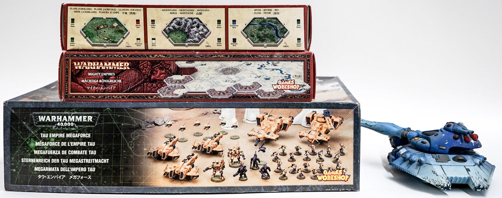 Warhammer: Lot measures 18 x 14 x 12 in. for shipping purposes. The absence of a condition report does not imply that the lot is in perfect condition or completely free from wear and tear, imperfections, or the