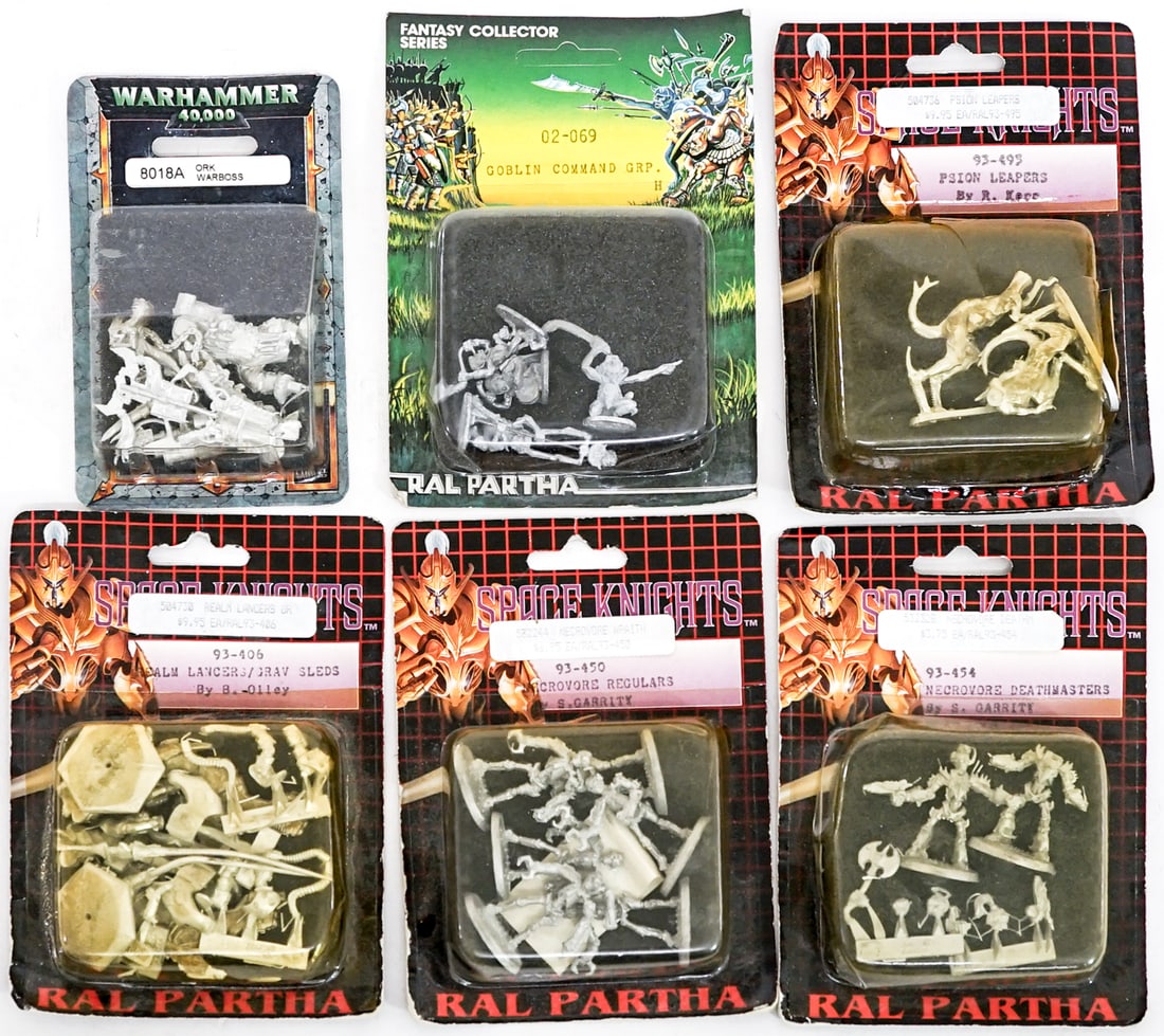 TTRPG Miniatures Mint on Card: Lot measures 14 x 8 x 2 in. for shipping purposes. The absence of a condition report does not imply that the lot is in perfect condition or completely free from wear and tear, imperfections, or the co
