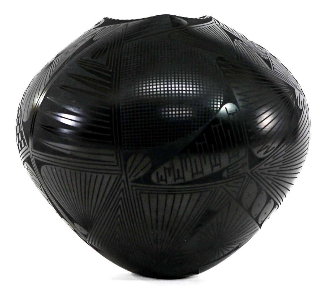 Jaime Quezada (Mata Ortiz) 7.5IN Blackware Vase (1 of 5)