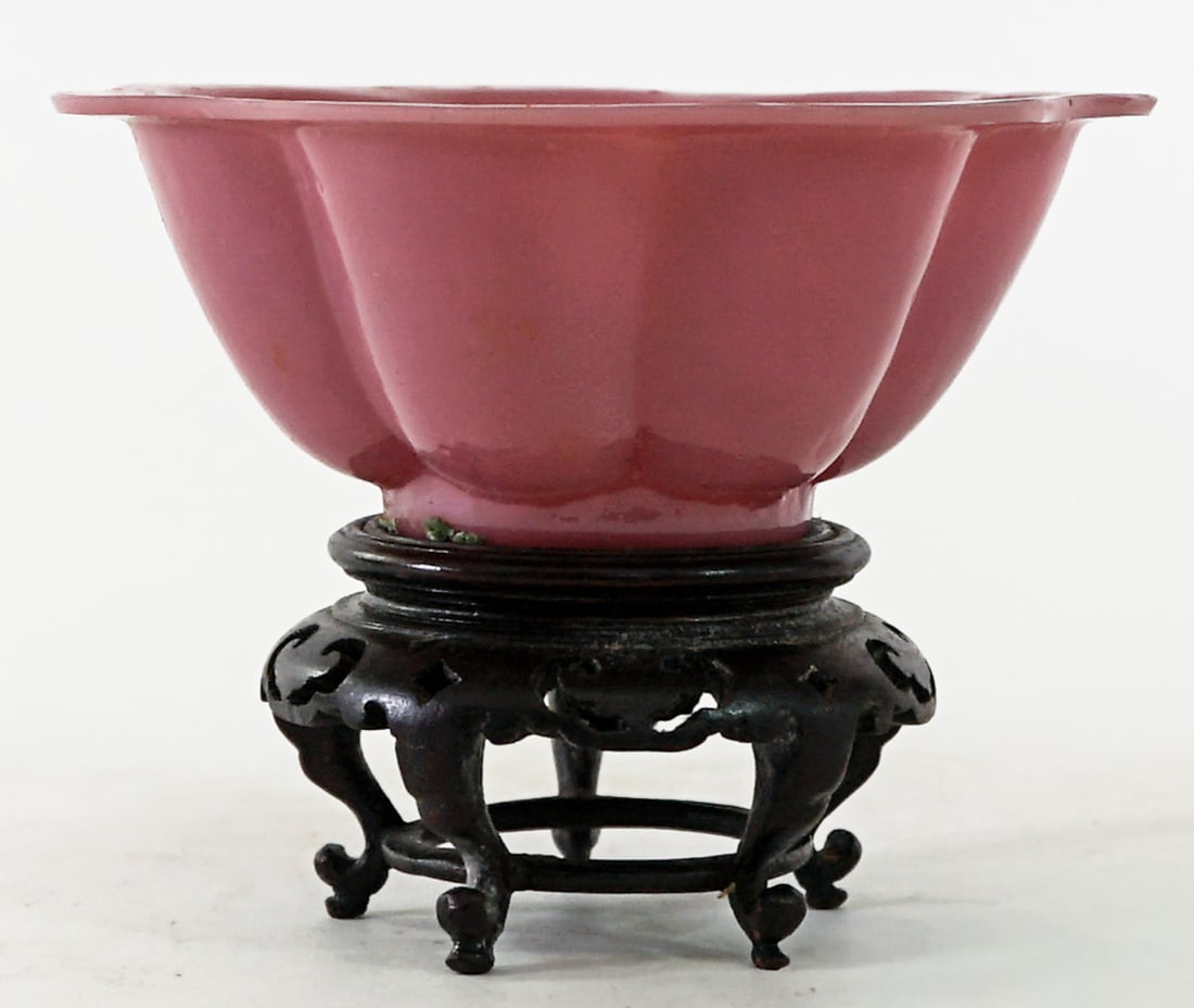 Antique Peking Chinese 5IN Glass Bowl w / Stand: Bowl measures approximately 5 in. across rim x 2.25 in. high. Stand measures 2 in. high. Note florists foam residue. No evident cracks, chips or repairs. Lot measures 2.5 in. H x 6 in. W x 8 in. D for