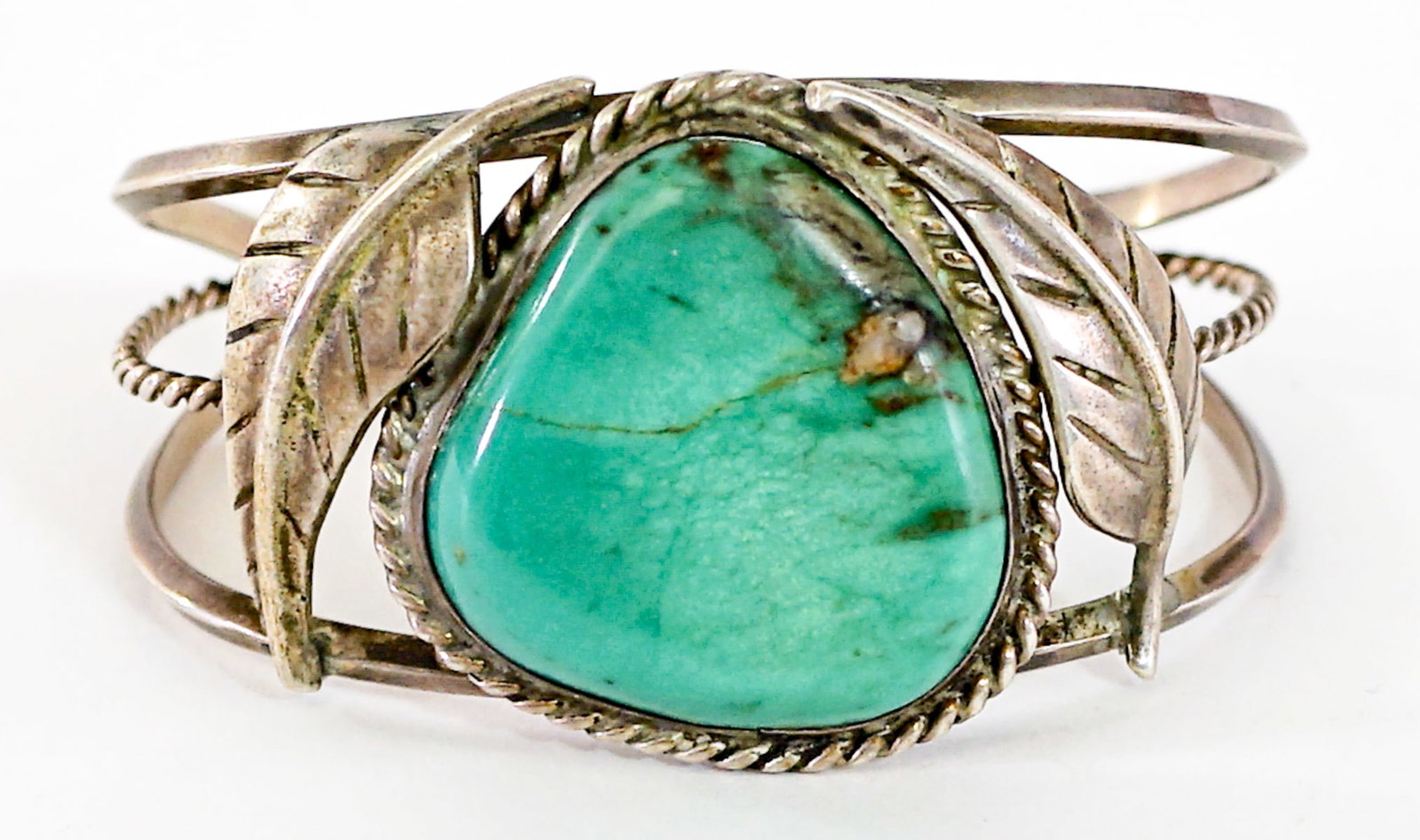 Turquoise Cuff Bracelet (1 Stone) 32g: Measures 6 x 1.5 in. Inside circumference measure 5.25 in. total measures 6.75 in. Lot measures 3.5 in. H x 3.5 in. W x 1.75 in. D for shipping purposes only. The absence of a condition report does