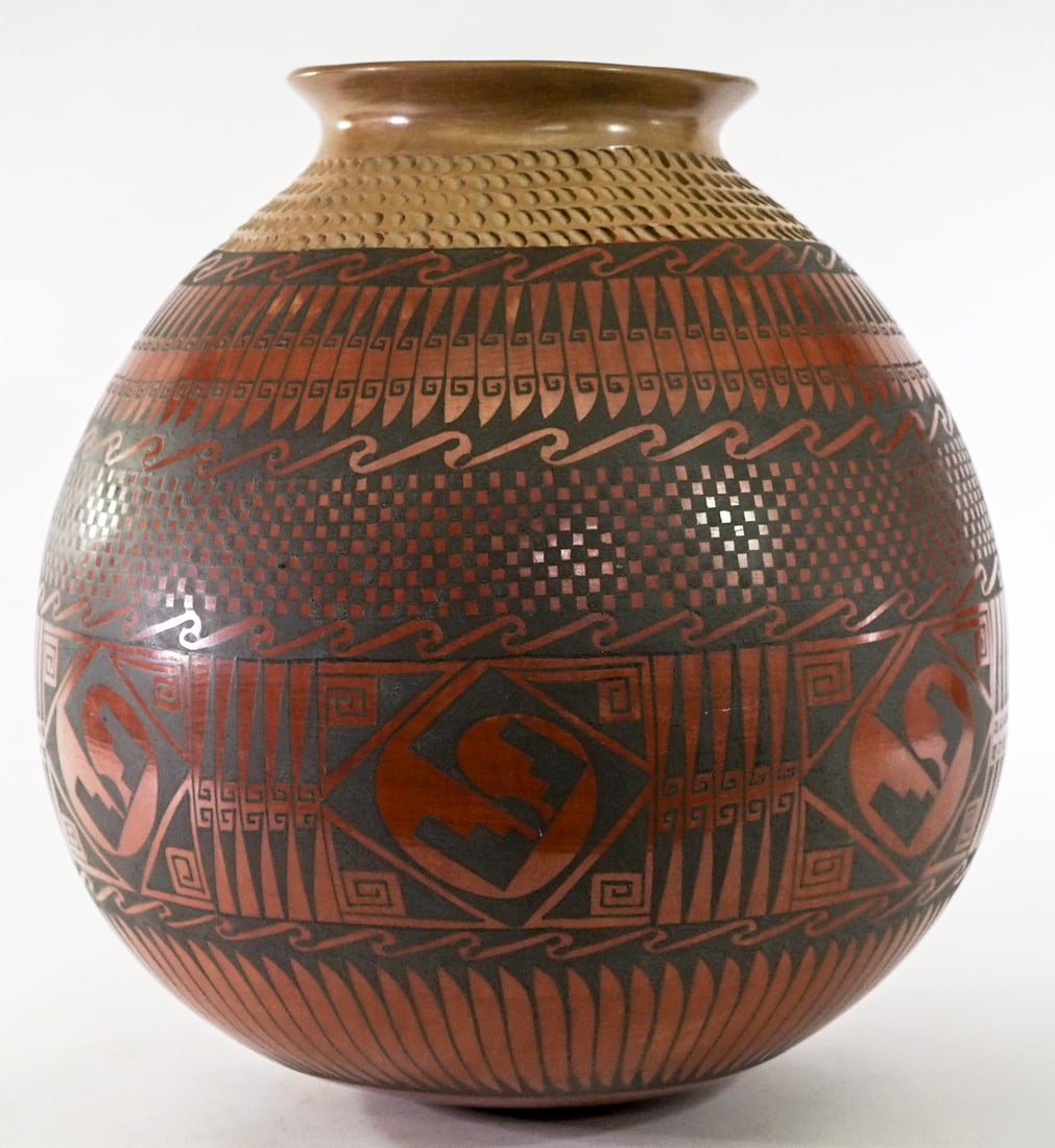 Goyo Silveira (Mata Ortiz) SIGNED 14IN Olla: Goyo Silveira (Mata Ortiz) polychrome large 14 in. vase signed underside. Measures 14 in. tall x 11.75 in. diameter. No evident cracks, chips or repairs. Lot measures 14 in. H x 11.75 in. W x 11.75 in