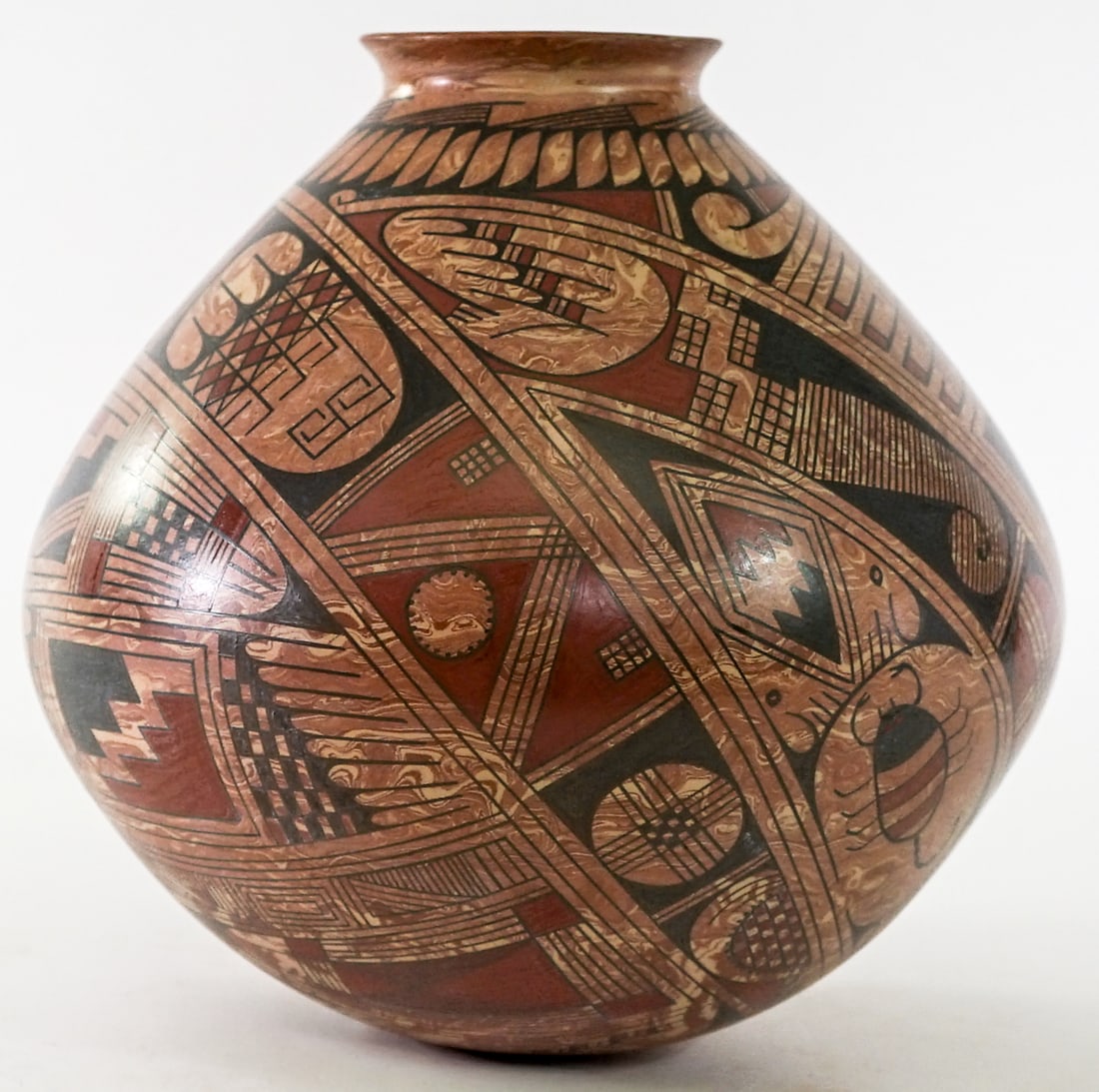 Salvador Almazan (Mata Ortiz) SIGNED Pot: Salvador Almazan (Mata Ortiz) polychrome pottery pot olla signed underside. Measures 8.75 in. tall 7 in. diameter. No evident cracks, chips or repairs. Lot measures 8.75 in. H x 7 in. W x 7 in. D for