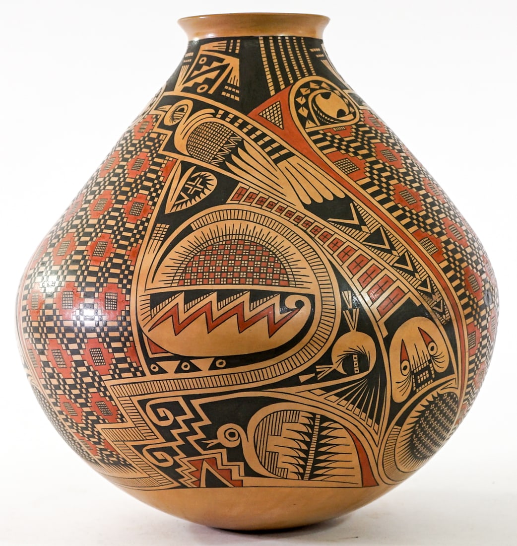 Oscar Rodriquez (Mata Ortiz) SIGNED 12IN Olla: Oscar Rodriquez (Mata Ortiz) polychrome olla vase signed underside measures 12 in. tall x 10 in. diameter. No evident cracks, chips or repairs. Lot measures 12 in. H x 10 in. W x 10 in. D for shipping