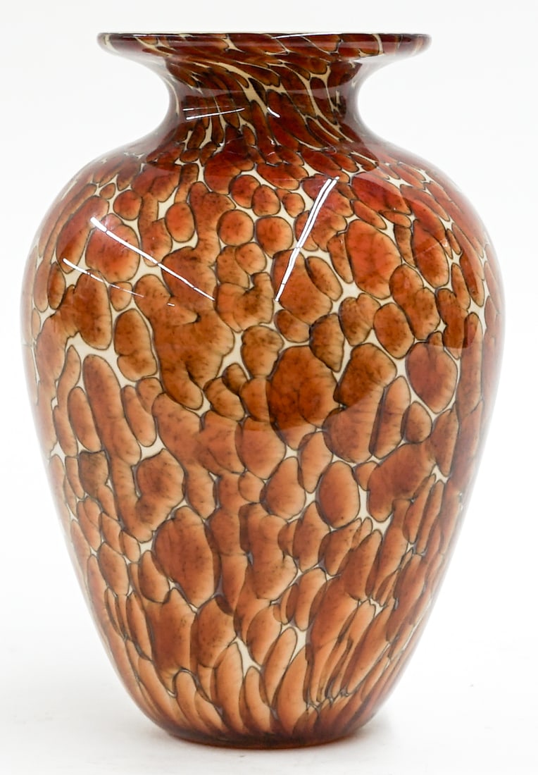 Cohn Stone Art Glass 8IN Vase 1999: Cohn Stone Studio Art Glass signed lower edge. Measures 8 in. tall x 5.25 in. diameter. Rim measures 3.625 in. across. No evident cracks, chips or repairs. Lot measures 8 in. H x 5.25 in. W x 5.25