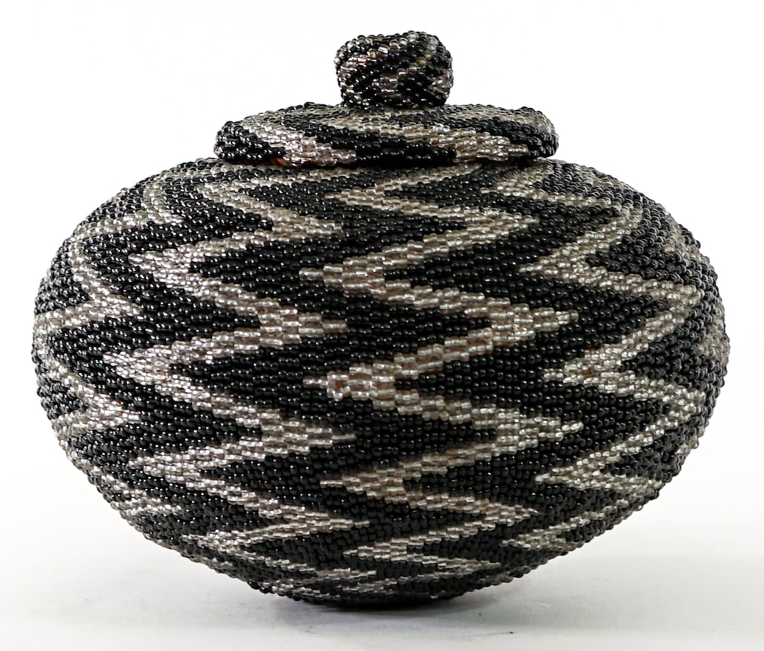 Vintage Beaded Lidded 6IN Basket: Vintage beaded lidded basket measures 5 in. tall x 7 in. diameter. Lot measures 5 in. H x 7 in. W x 7 in. D for shipping purposes only. The absence of a condition report does not imply that the lot is