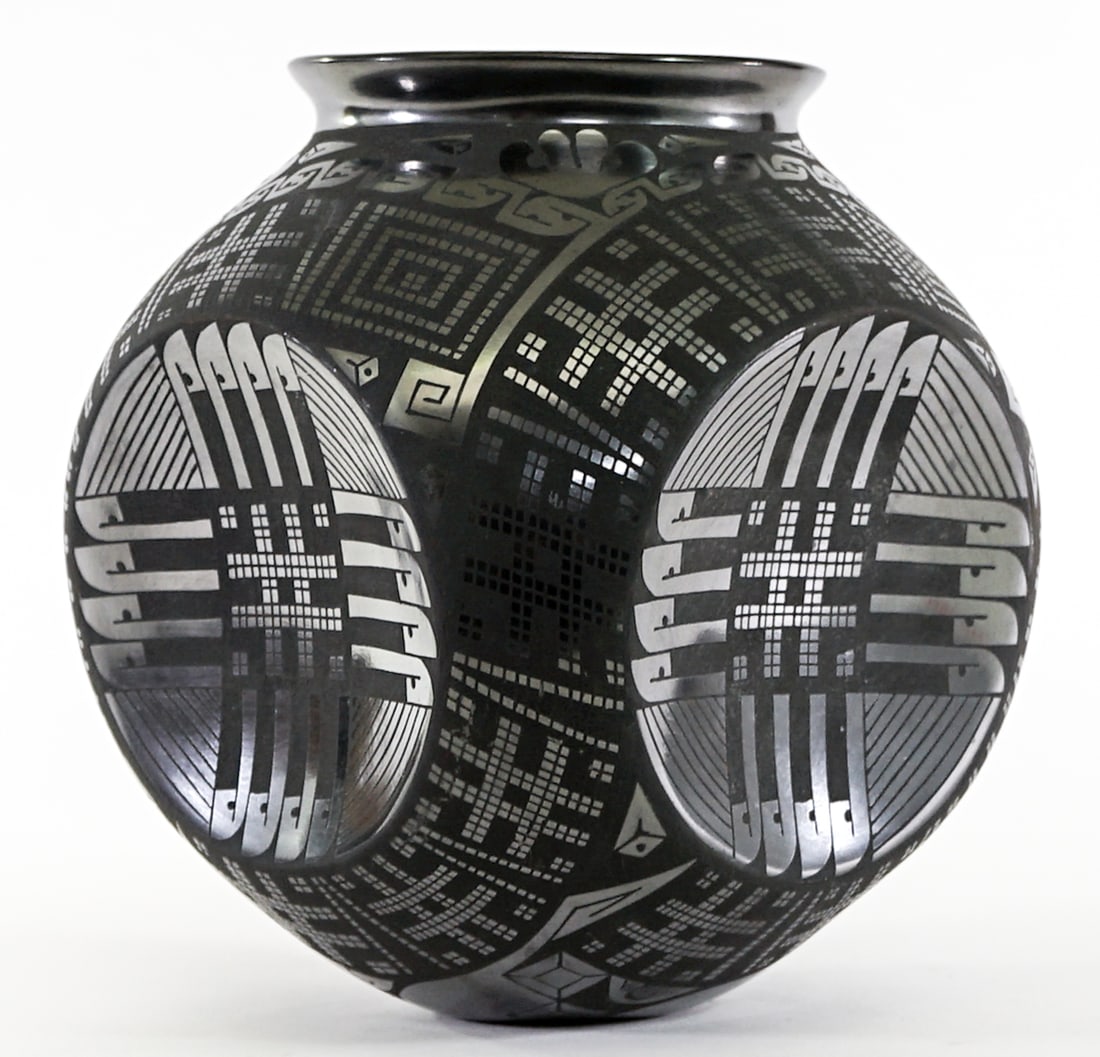 Artist SIGNED (Mata Ortiz) Black on Black Olla: Black on black pottery olla artist signed underside. Measures 9 in. tall x 7.75 in. wide x 8.25 in wide. No evident cracks, chips or repairs. Lot measures 9 in. H x 7.75 in. W x 8.5 in. D for