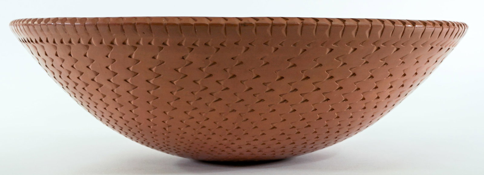 Reynaldo Quezada (Mata Ortiz) Pottery 15.5IN Bowl: Reynaldo Quezada (Mata Ortiz) pottery bowl signed underside. Measures 5 in. tall x 15.5 in. diameter. No evident cracks, chips or repairs. Lot measures 5 in. H x 15.5 in. W x 15.5 in. D for shipping p