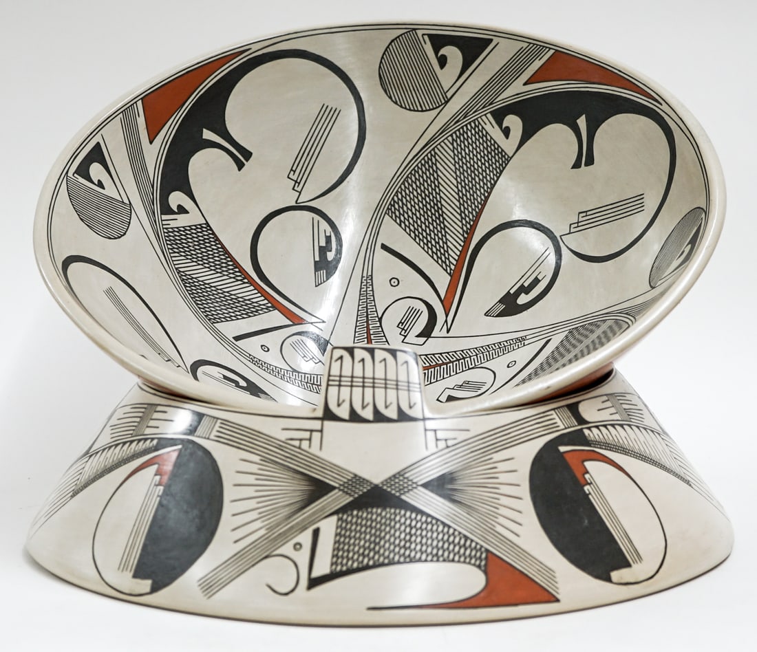 Nicolas Quezada (Mata Ortiz) Pottery Bowl / Stand: Nicolas Quezada (Mata Ortiz) polychrome pottery bowl with stand. Signed underside. Bowl measures 6 in. tall x 13 in. wide; stand measures 4.5 in. tall x 13.25 in. wide. No evident cracks, chips or