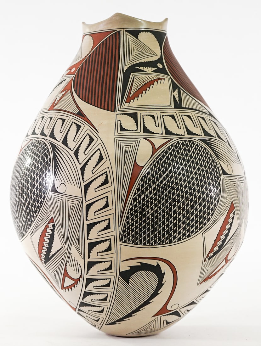 Yolanda L. Quezada SIGNED Polychrome Pottery Vase: Yolanda Quezada (Mata Ortiz) pottery vase. No evident cracks, chips or repairs. Measures 13 in. tall x 9 in. diameter. Rim measures 3.5 in. across. Lot measures 13 in. H x 9 in. W x 9 in. D for shippi