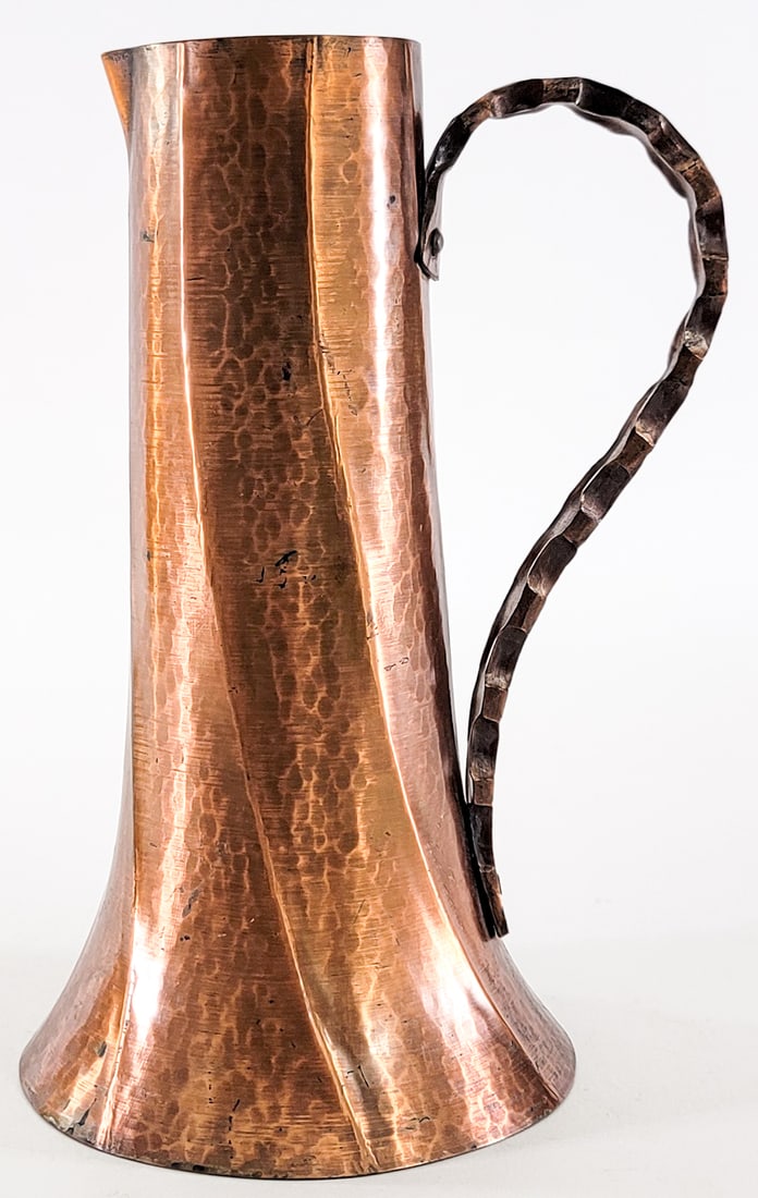 Vintage Copper 10IN Jug / Vase: Measures 10 in. tall x 6.5 x 7.5 in. Lot measures 10 in. H x 6.5 in. W x 7.5 in. D for shipping purposes only. The absence of a condition report does not imply that the lot is in perfect condition or