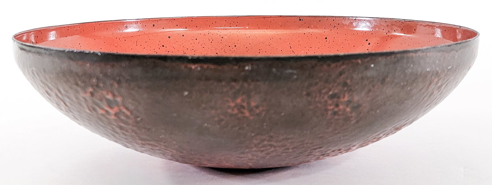 Vintage 12.75IN Metal / Enamel Bowl: Measures 3.75 in. tall x 12.75 in. diameter. Lot measures 3.75 in. H x 12.75 in. W x 12.75 in. D for shipping purposes only. The absence of a condition report does not imply that the lot is in perfect