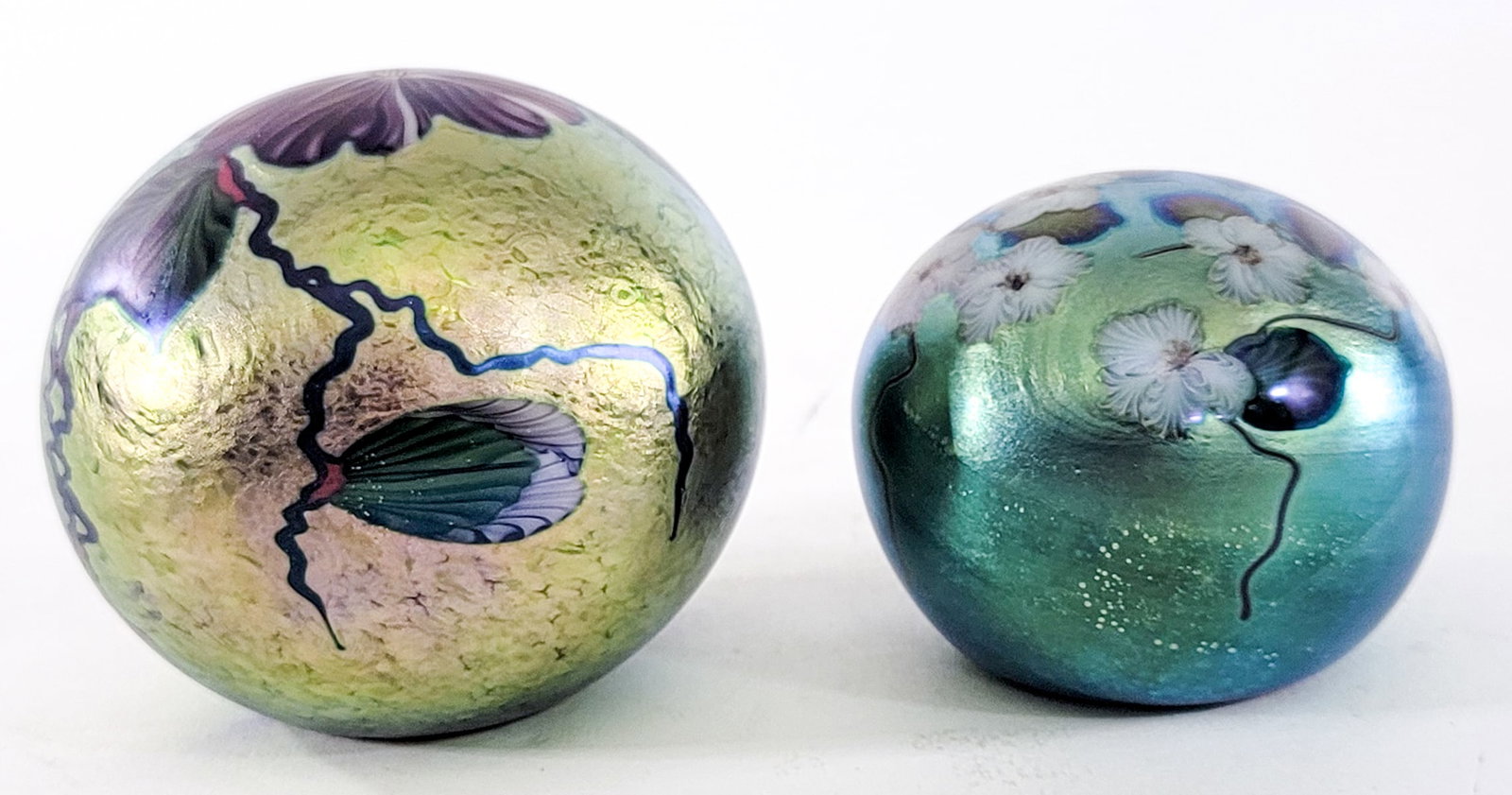 Lundberg Studios (2) Glass Art Paperweights (1 of 5)