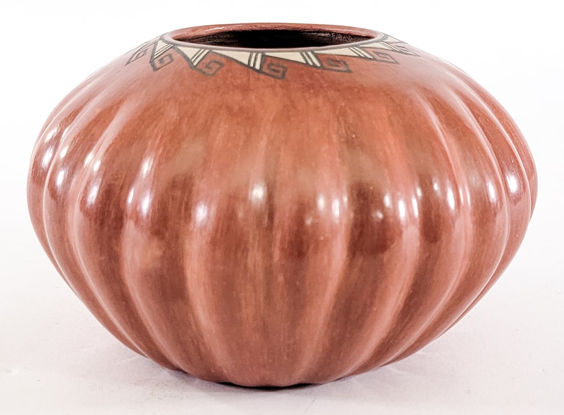 Juanita Fragua [Jemez Pueblo] Pottery Vase SIGNED (1 of 4)