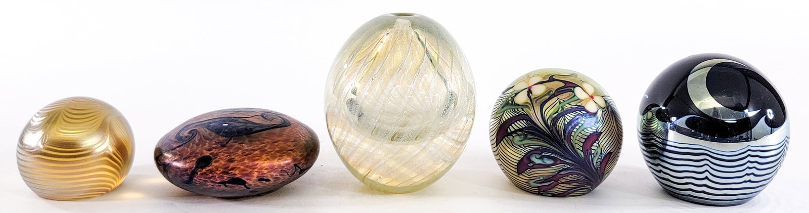 Art Glass (5) Paperweights / Oil Lamp [Correia] (1 of 8)