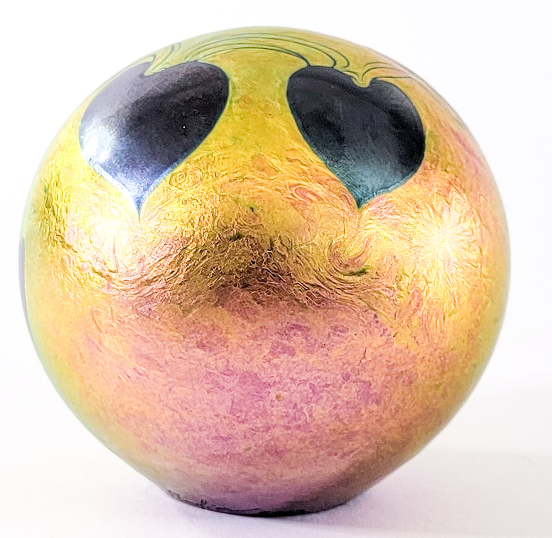 Lundberg Studios 2002 'Heart' Paperweight (1 of 4)