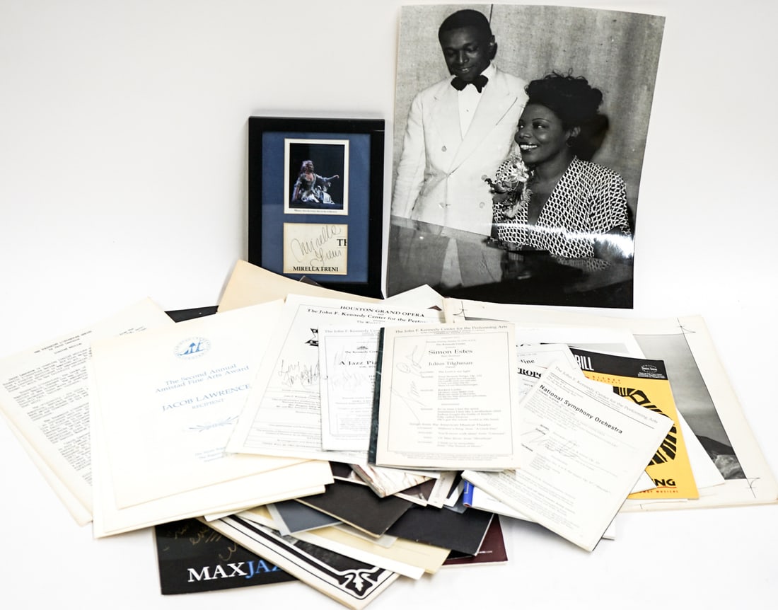 Kennedy Center, Opera, Theater Memorabilia: Measures 17 x 13 x 6 inches for shipping purposes. The absence of a condition report does not imply that the lot is in perfect condition or completely free from wear and tear, imperfections, or the