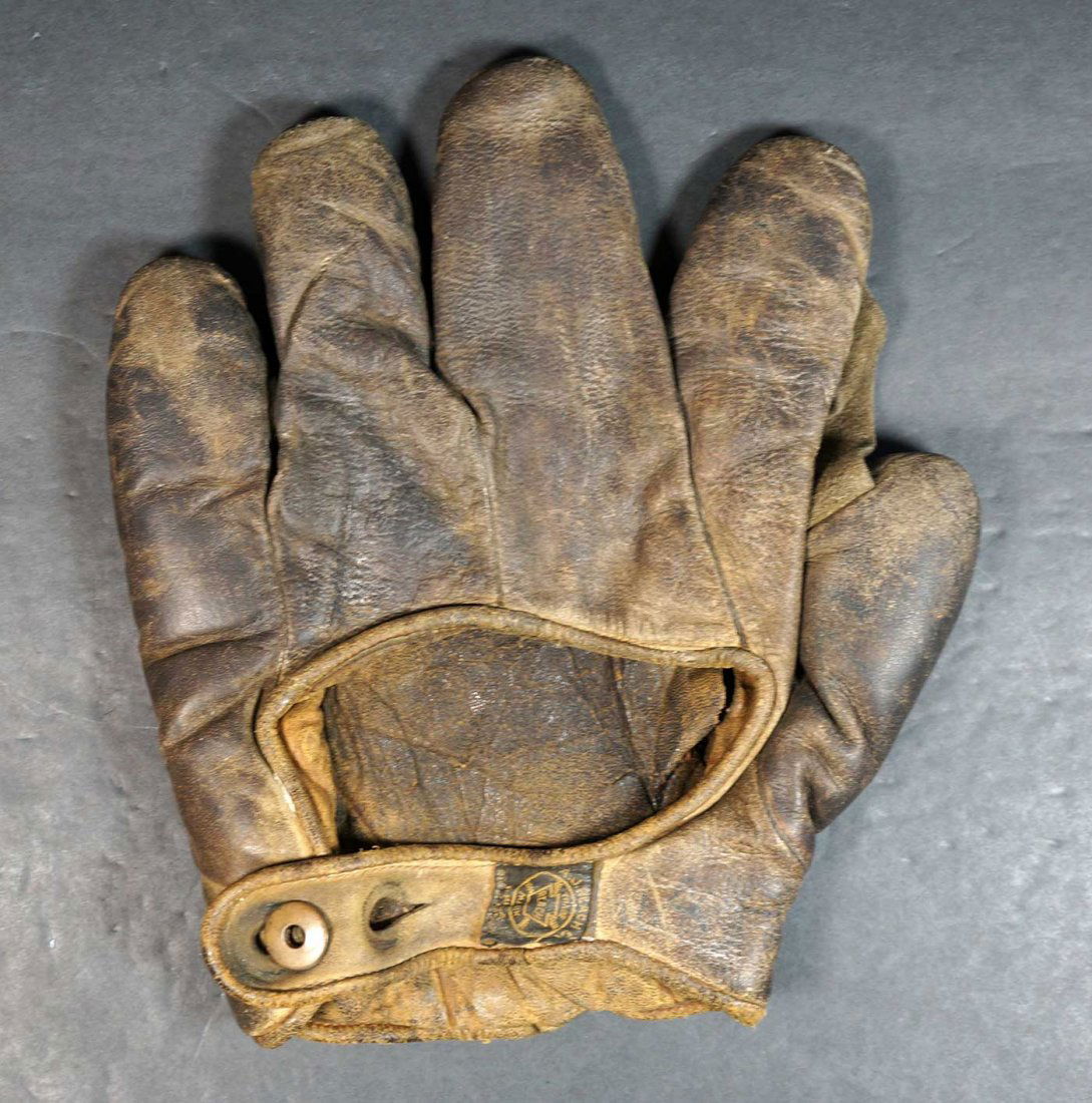 Antique Reach 1" Web Baseball Glove (1 of 2)