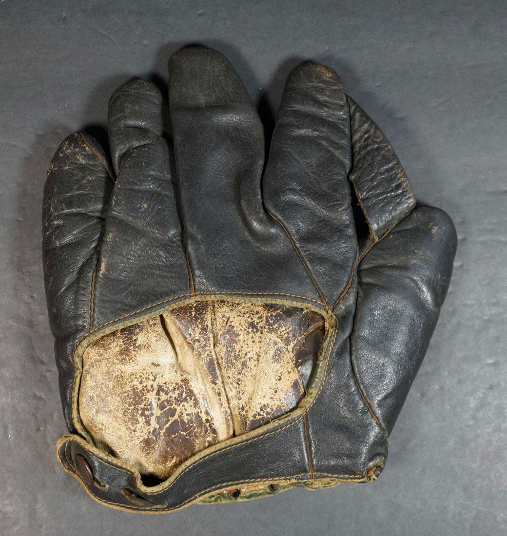 Antique 1" Web Baseball Glove (1 of 4)