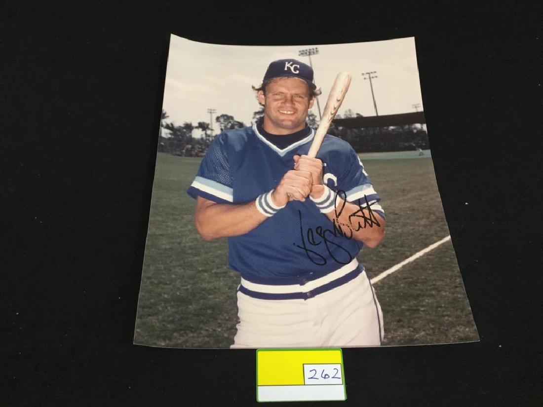 8x10 HAND SIGNED AUTOGRAPH GEORGE BRETT. Great pic and (1 of 2)