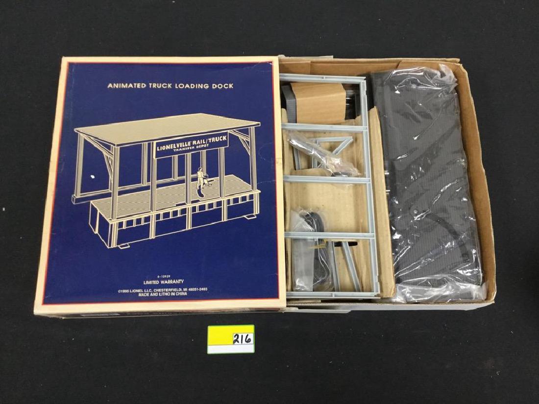 VINTAGE LIONEL ANIMATED TRUCK LOADING DOCK. 6-12929. (1 of 6)