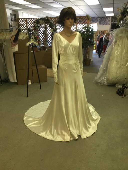Size 10 Alfred Angelo Twilight Replica Wedding Dress