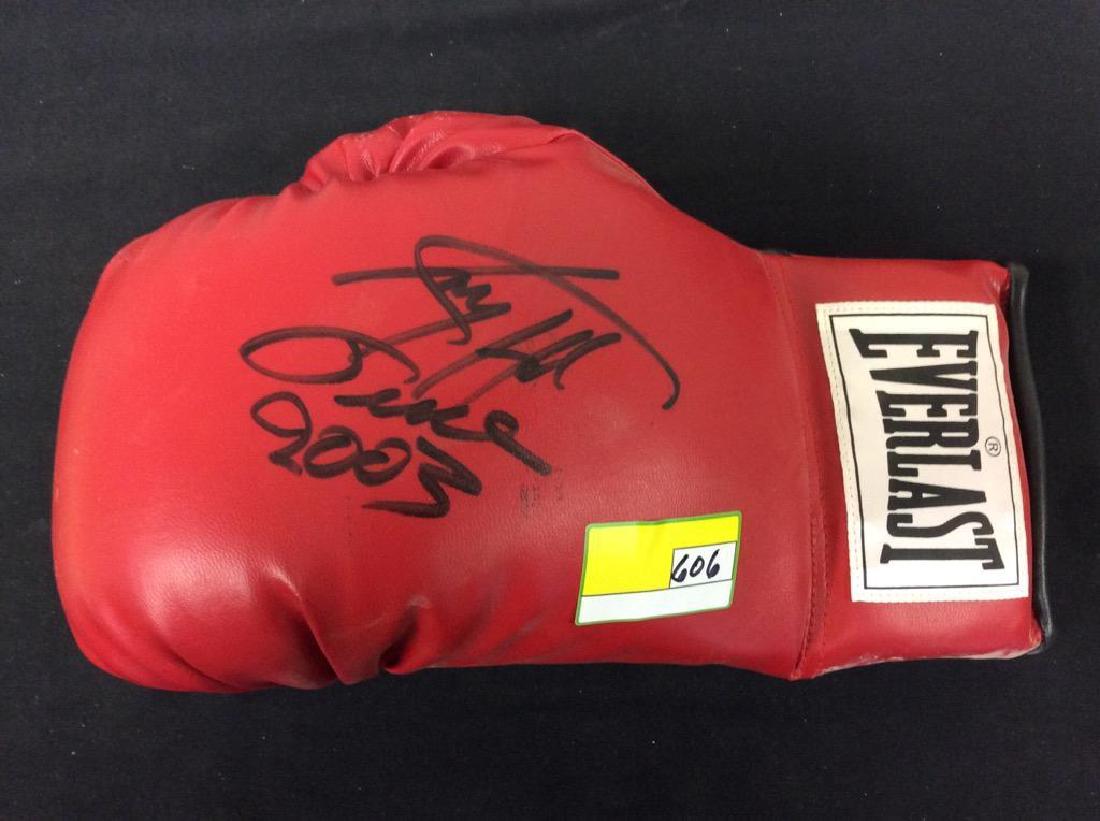 HAND SIGNED AUTOGRAPHED LARRY HOLMES EVERLAST BOXING (1 of 3)