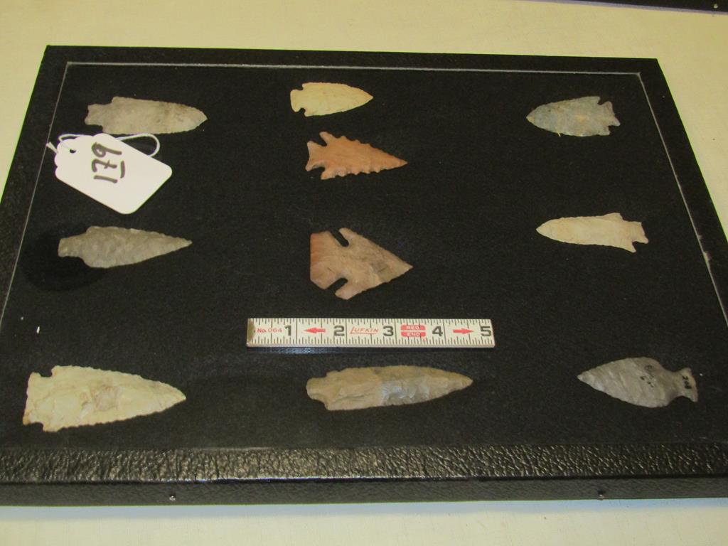 10 points: Large frame wiht 10 pc various flint points