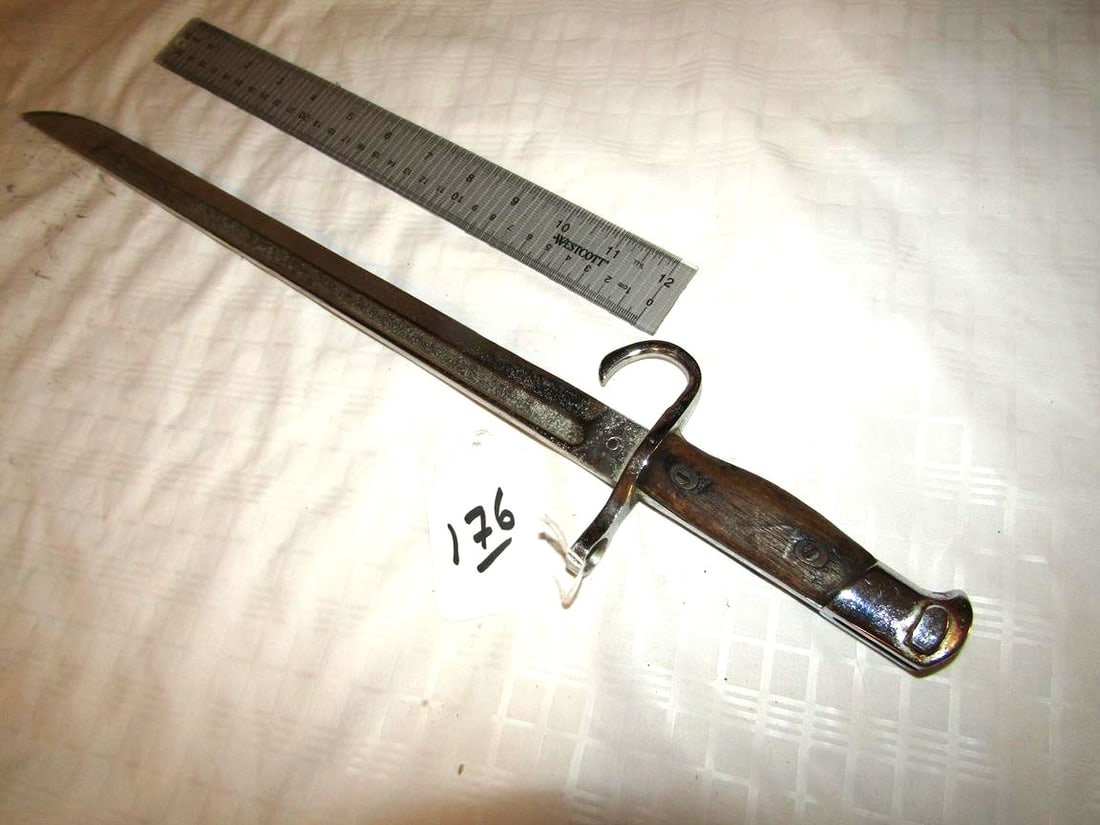 Bayonet: Unknown 20" bayonet