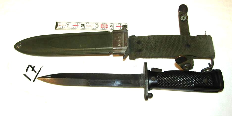 Bayonet: WW2 US 11" bayonet with scabbbard, M8A1
