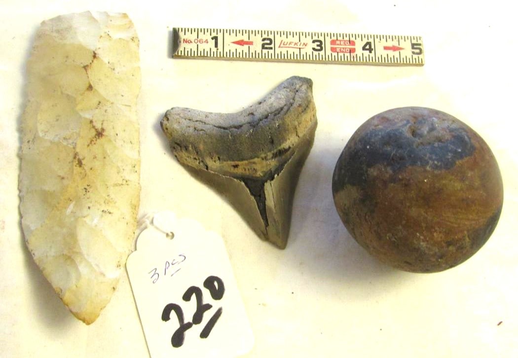 3 misc items: 3 pc misc items 6 1/8" flint knife, 2 3/4" game ball, 3 1/2" pre-historic sharks tooth