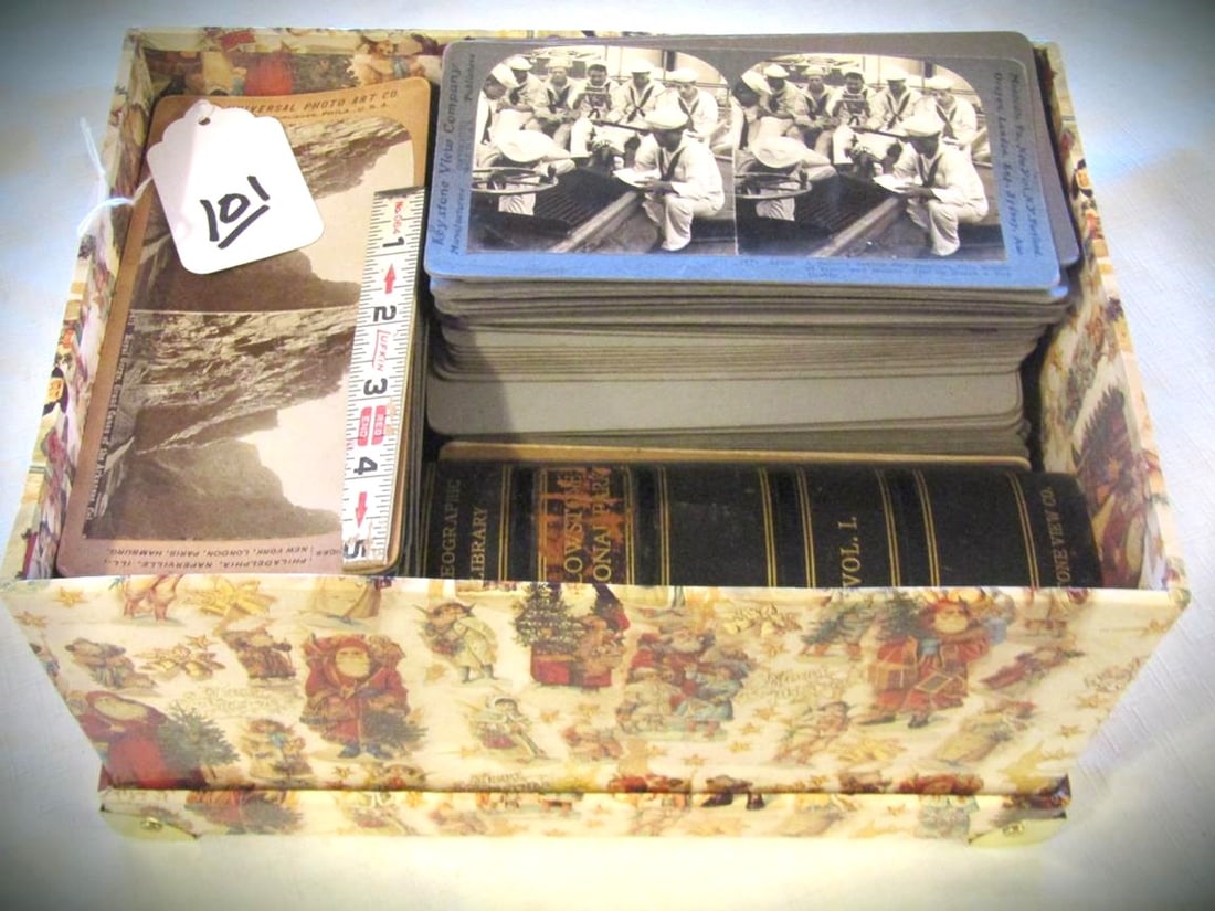 Stereo card: Numerous old stereo cards in boxed case