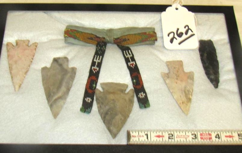 5 Arrowheads: Display with 5 pc points and beaded tie tack