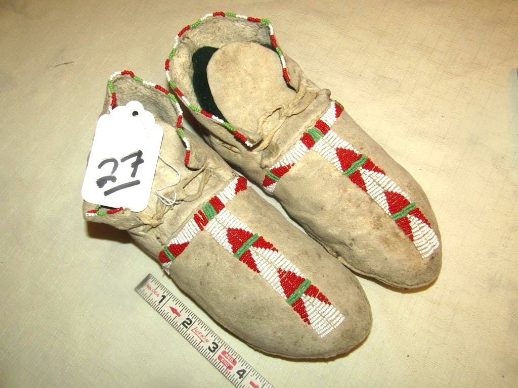 Moccasins: Great Plains 9" beaded moccasins, cross and arrow pattern, Buffalo soles, sinew sewn, bead trim, very good cond